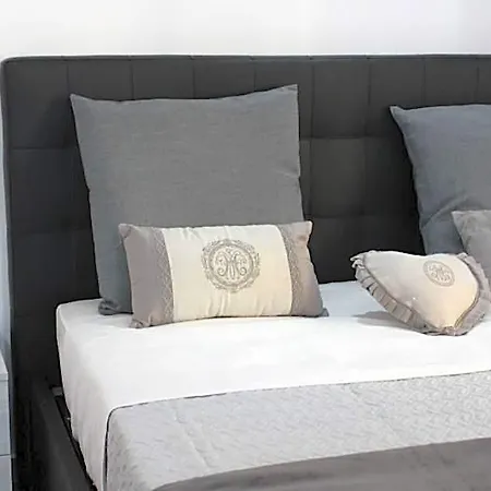 La Perla Bed and Breakfast 3*