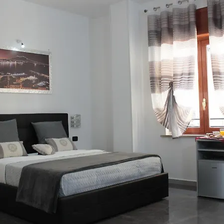 La Perla לינה וארוחת בוקר 3*