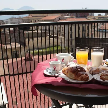 La Perla 3* נאפולי