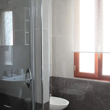 La Perla Bed and Breakfast